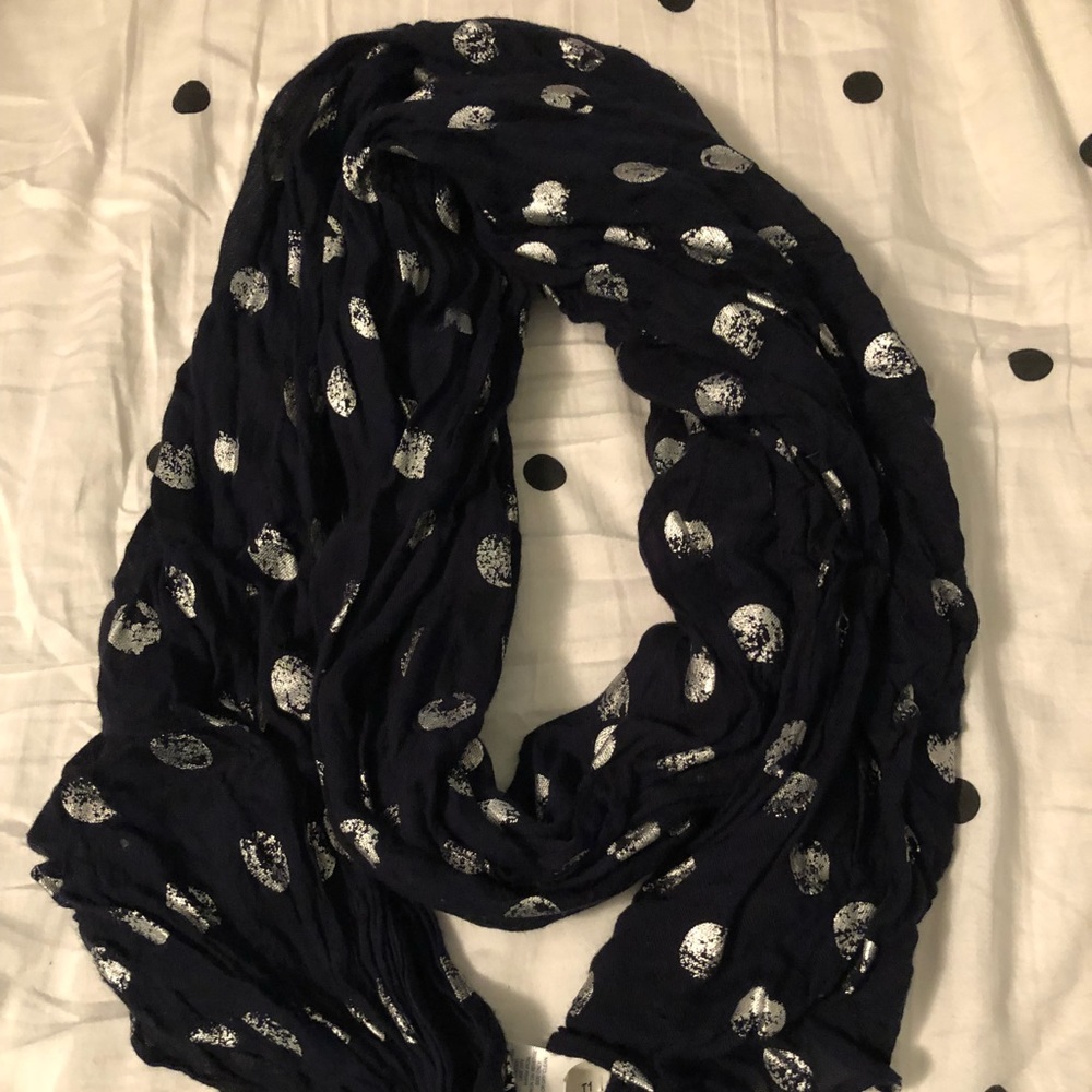 Gap blue scarf